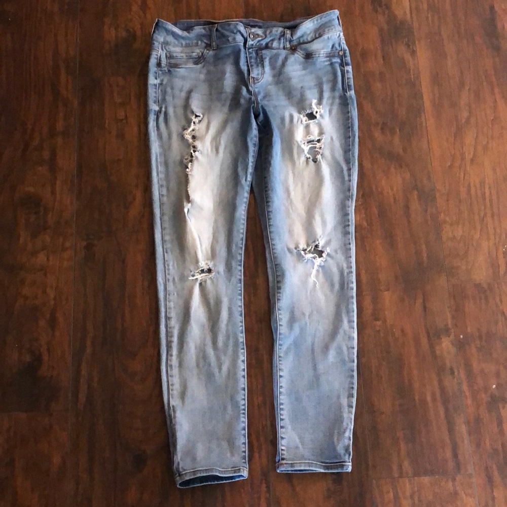 Maurice’s distressed light wash jeggings